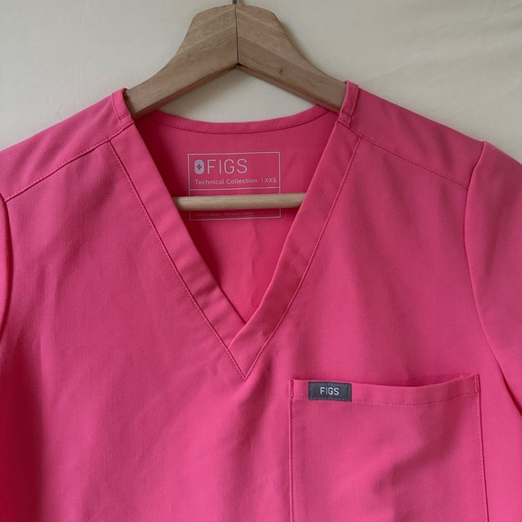 FIGS Catarina One Pocket Scrub Top in Neon Pink, size XXS - Picture 3 of 7